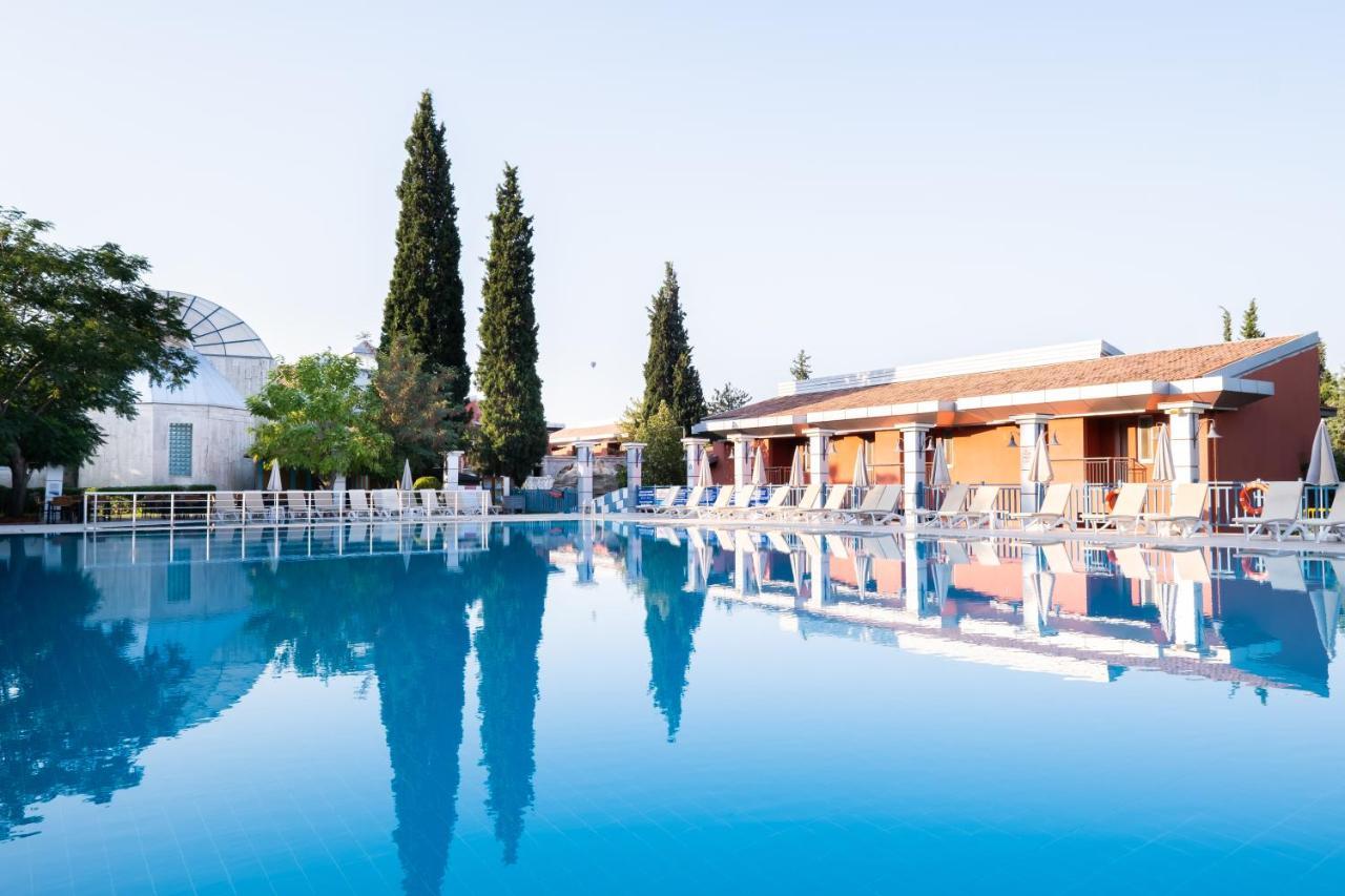 Spa Hotel Colossae Thermal Karahayit  Εξωτερικό φωτογραφία The pool at the hotel