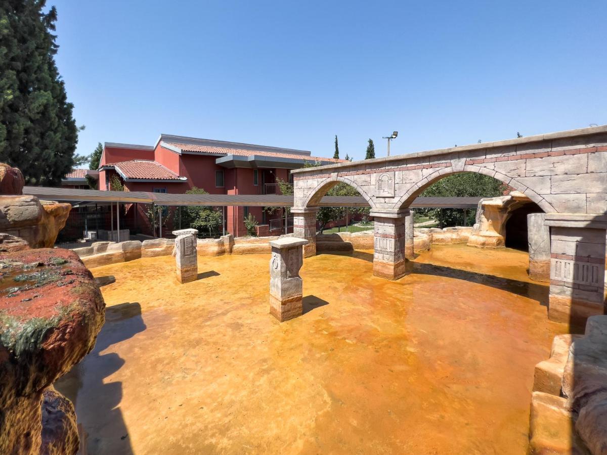 Spa Hotel Colossae Thermal Karahayit  Εξωτερικό φωτογραφία The Roman baths of Chaponval