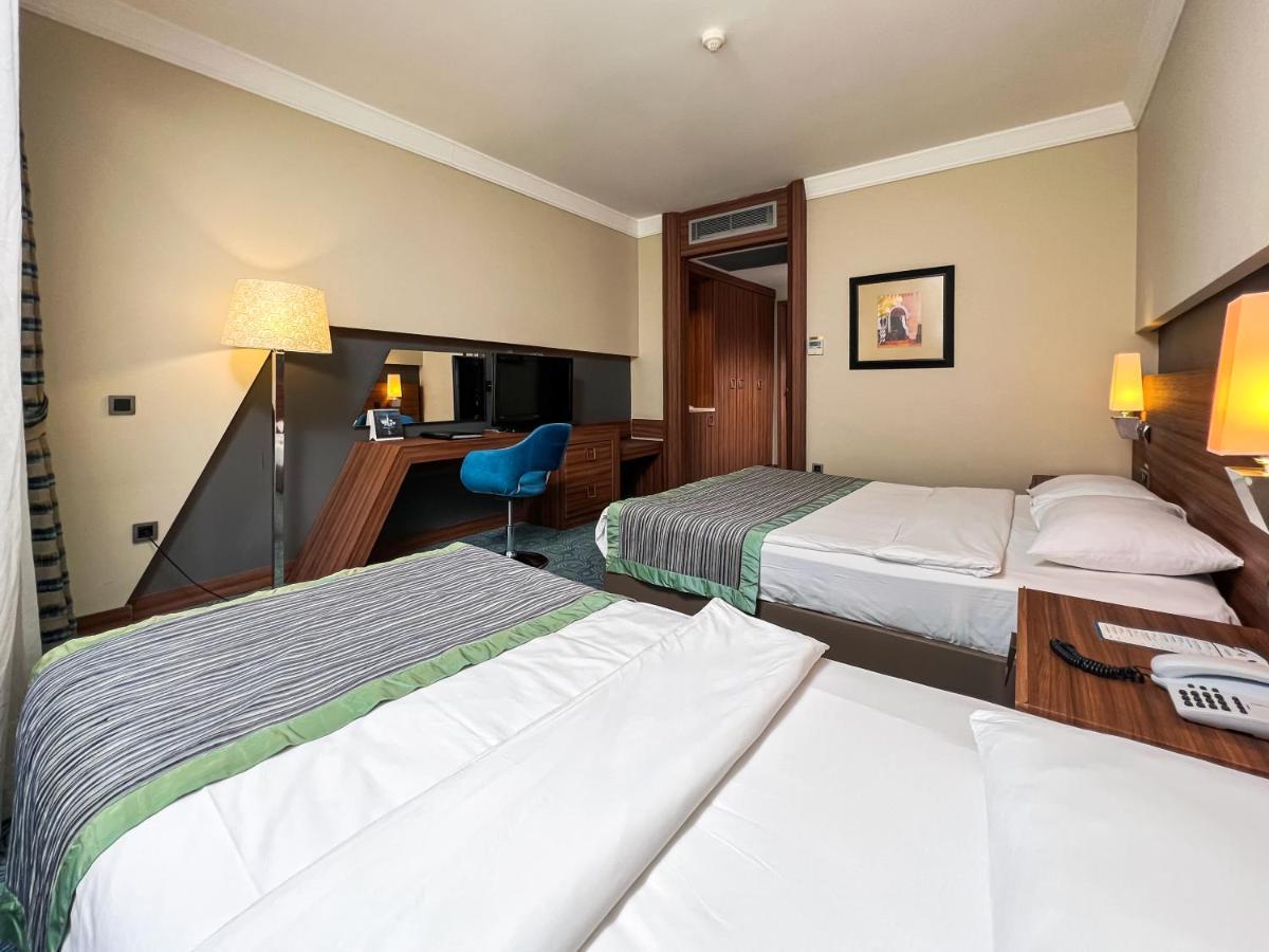 Spa Hotel Colossae Thermal Karahayit  Εξωτερικό φωτογραφία A room at the hotel