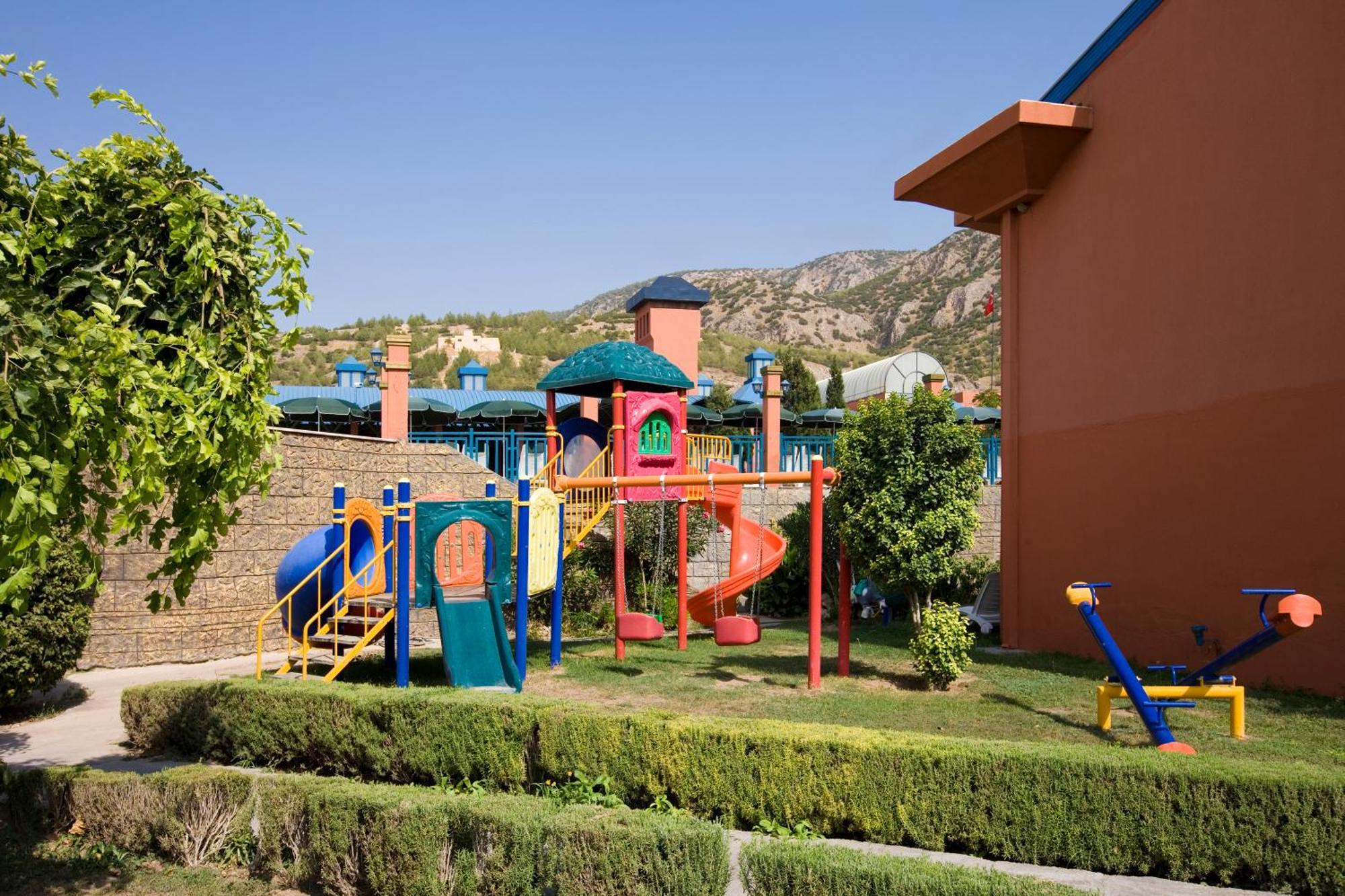 Spa Hotel Colossae Thermal Karahayit  Εξωτερικό φωτογραφία Playground at the hotel